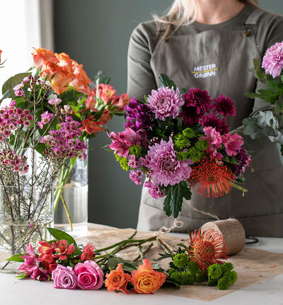 Dekoratørens bukett fargerik kr 1000 Dekoratørens bukett fargerik kr 1000